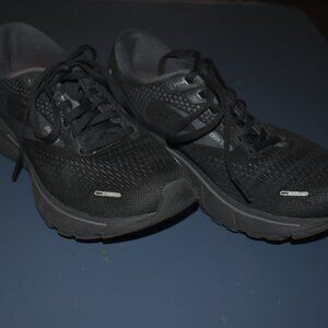 Black Brooks Running Shoes